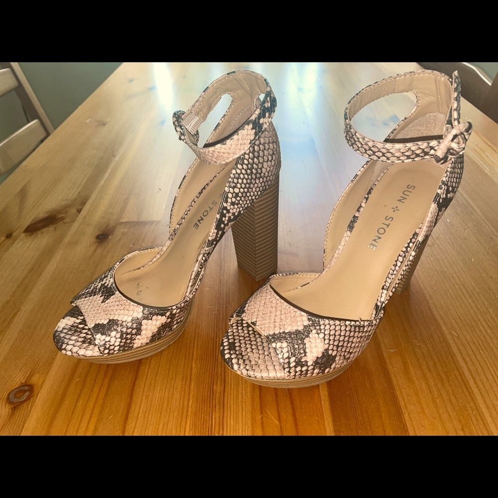 Sunset Heels - Picture 2 of 3